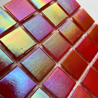 Mozaic din sticlă irizat 20mm – roșu rubiniu - mosaicshop