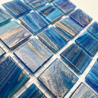 Mozaic din sticlă cu vinișoare aurii 20mm – albastru ceruleu - mosaicshop
