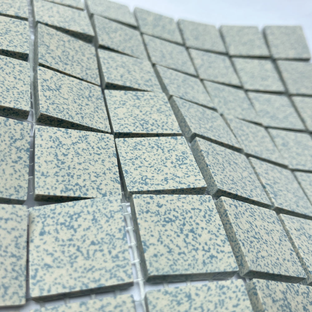 Winckelmans Bleu 208 Mouchetés – plăcuțe de mozaic mate de 20x20 mm pe plasă
