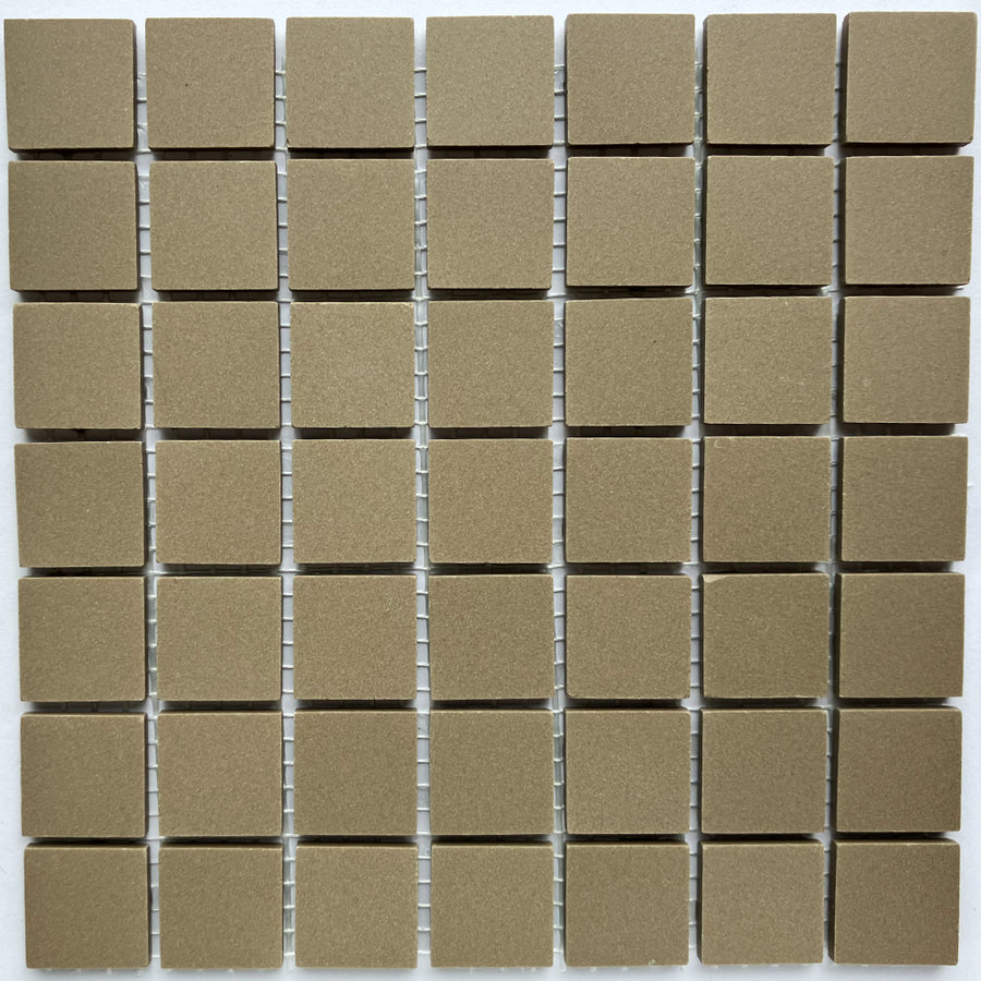 Winckelmans Taupe – plăcuțe de mozaic mate de 20x20 mm pe plasă