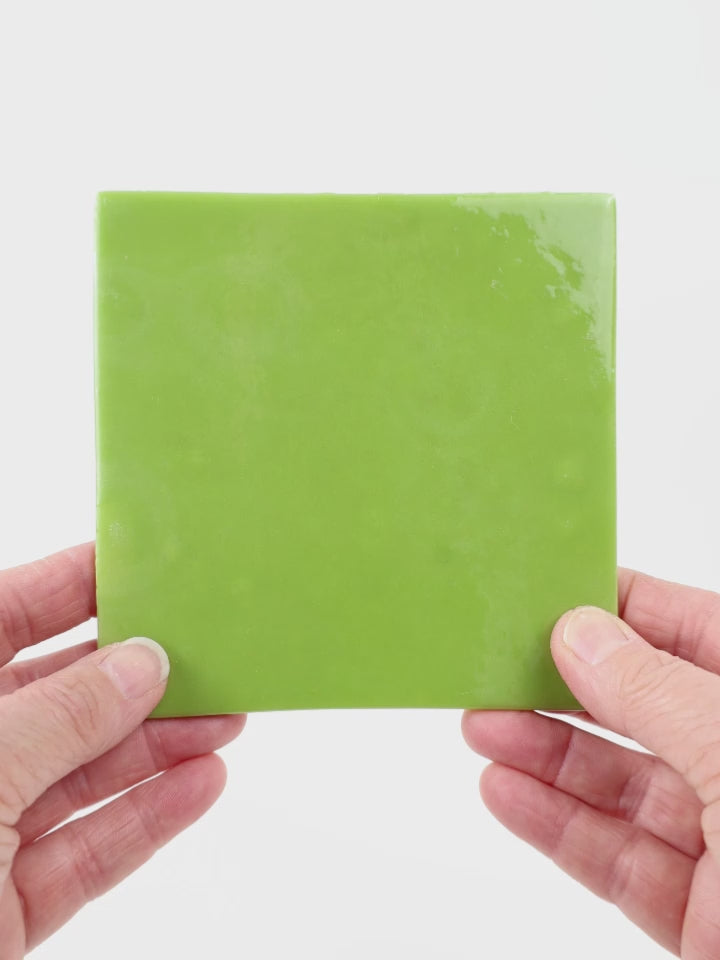 Video showing Morasutti Smalti mosaic tile – green – 11.5 x 11.5 cm, rotated to show full tile