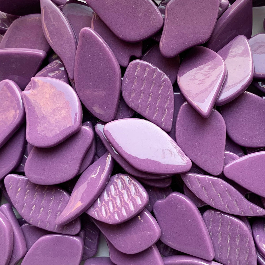 Mozaic din sticlă – Petale din sticlă – magenta - mosaicshop