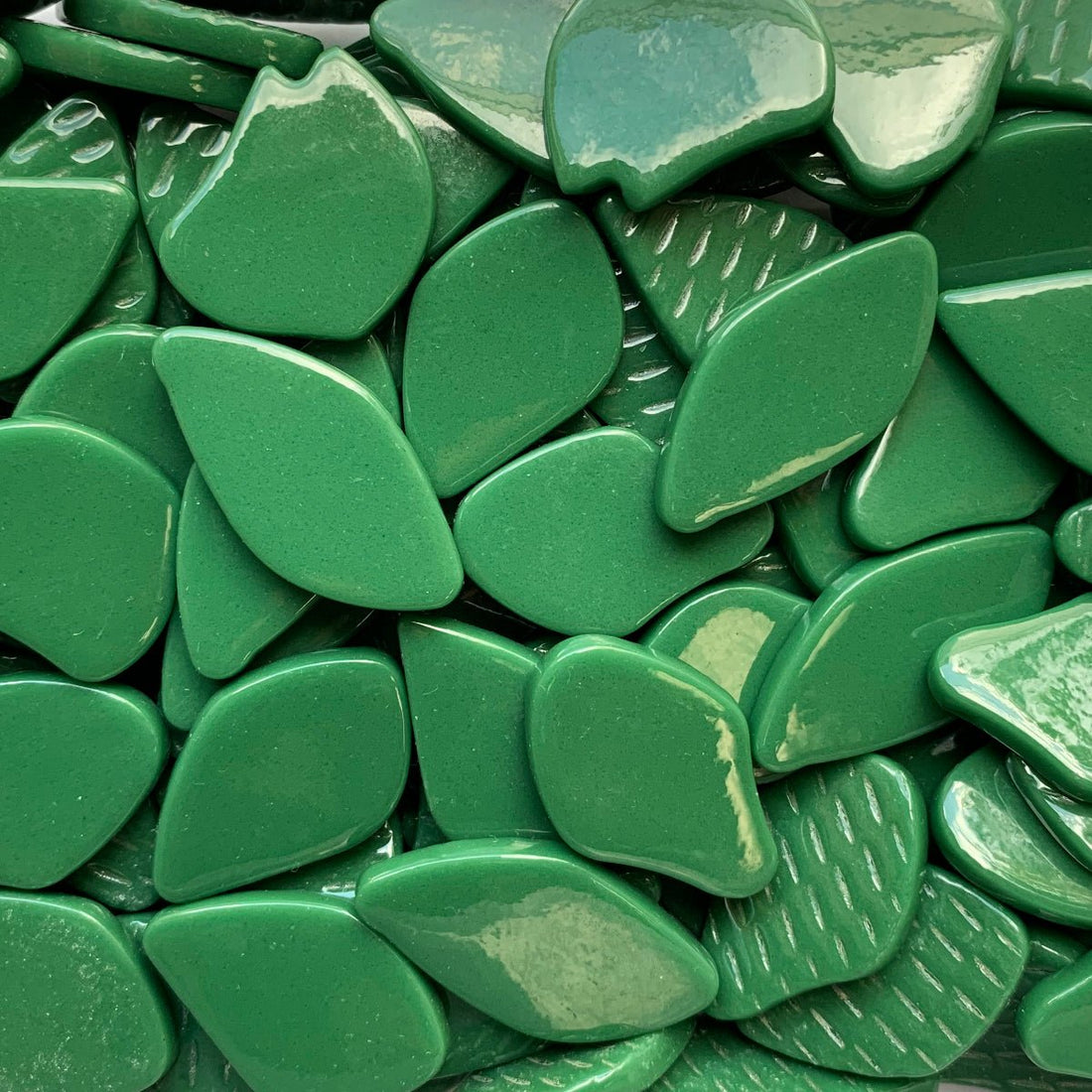 Mozaic din sticlă – Petale din sticlă – verde molid - mosaicshop