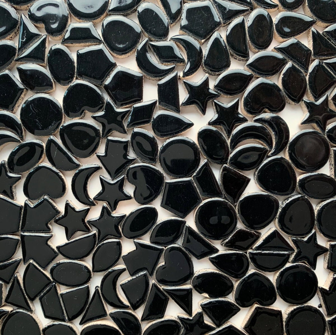 Přívěsky černé — Mosaicshop