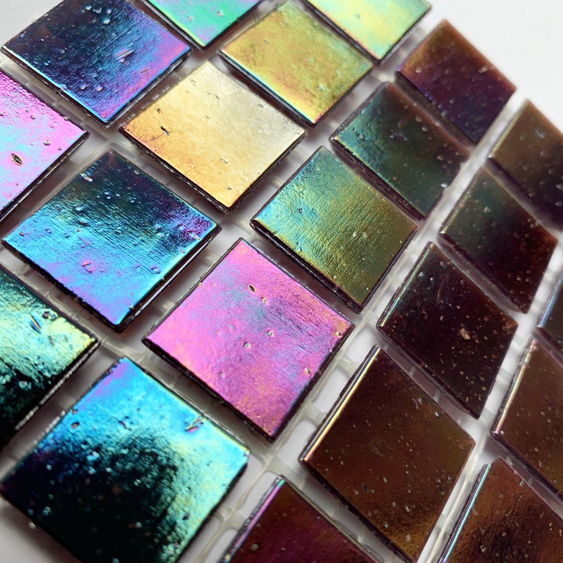 Mozaic din sticlă irizat 20mm – vinetă - mosaicshop