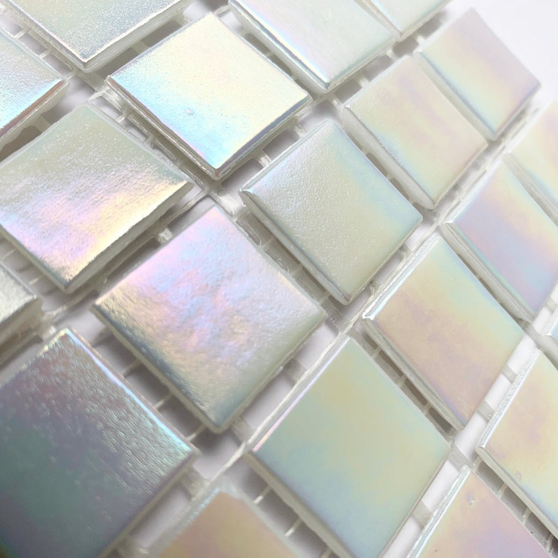 Mozaic din sticlă irizat 20mm – diamant alb - mosaicshop