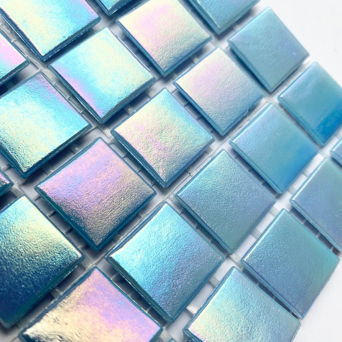 Mozaic din sticlă irizat 20mm – albastru opalin - mosaicshop