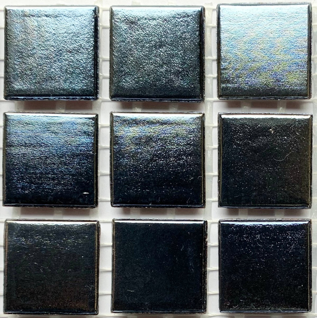 Mozaic din sticlă irizat 20mm – negru - mosaicshop