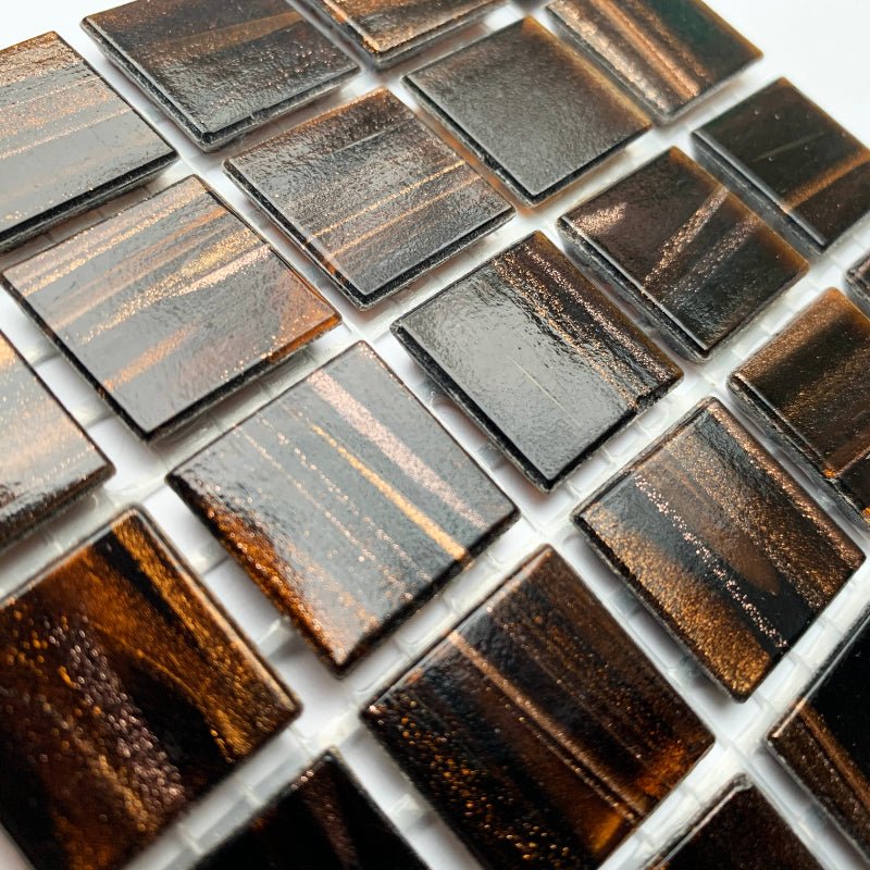 Mozaic din sticlă cu vinișoare aurii 20mm – ciocolată - mosaicshop
