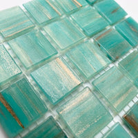 Mozaic din sticlă cu vinișoare aurii 20mm – albastru Nil - mosaicshop