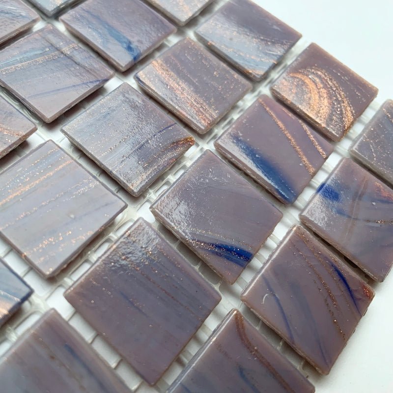 Mozaic din sticlă cu vinișoare aurii 20mm – ultraviolet - mosaicshop