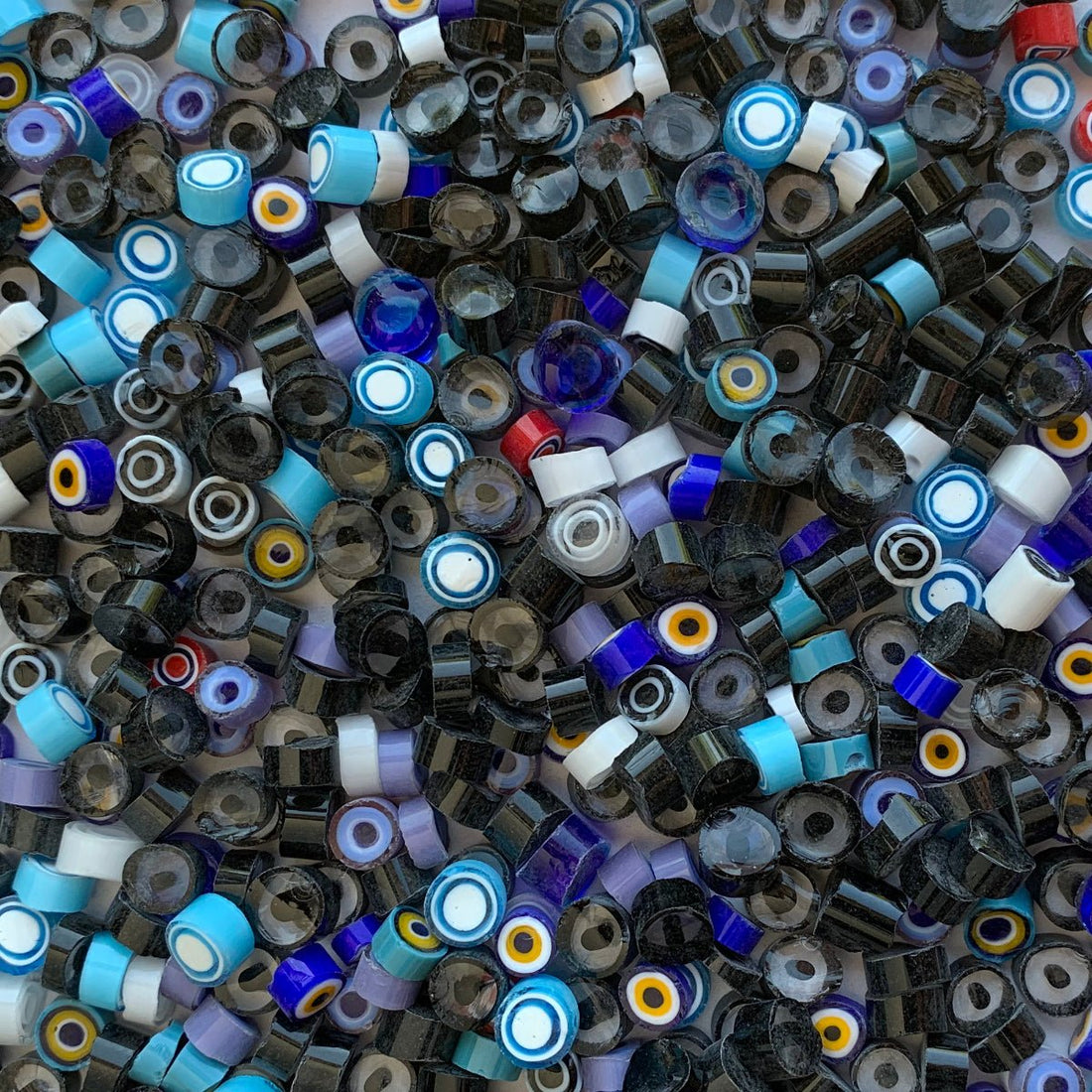 Mozaic din sticlă – Millefiori – amestec de ochi de animale - mosaicshop