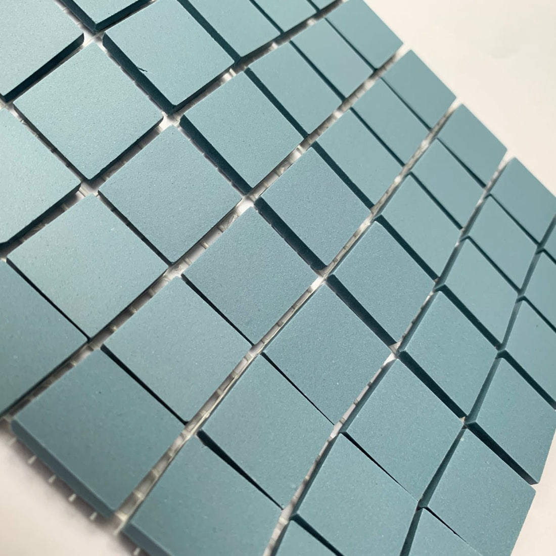 Winckelmans Bleu – plăcuțe de mozaic mate de 20x20 mm pe plasă